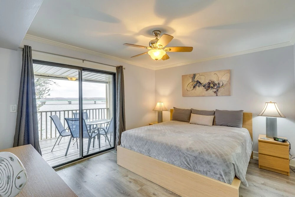 Lakefront Condo w/ Balcony in Osage Beach!