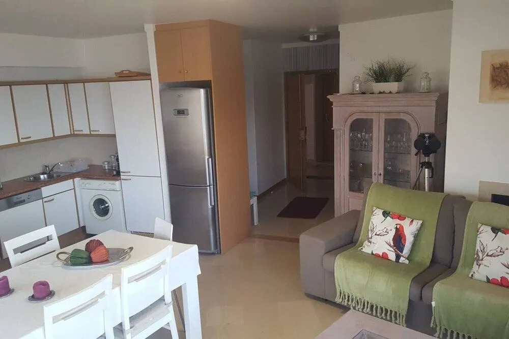 2 Bed Flat - Sleeps 4 - Parking - Wifi