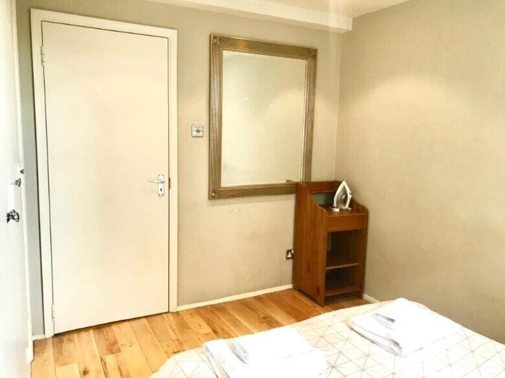 Beautiful & Bright Apartment Next To Museums