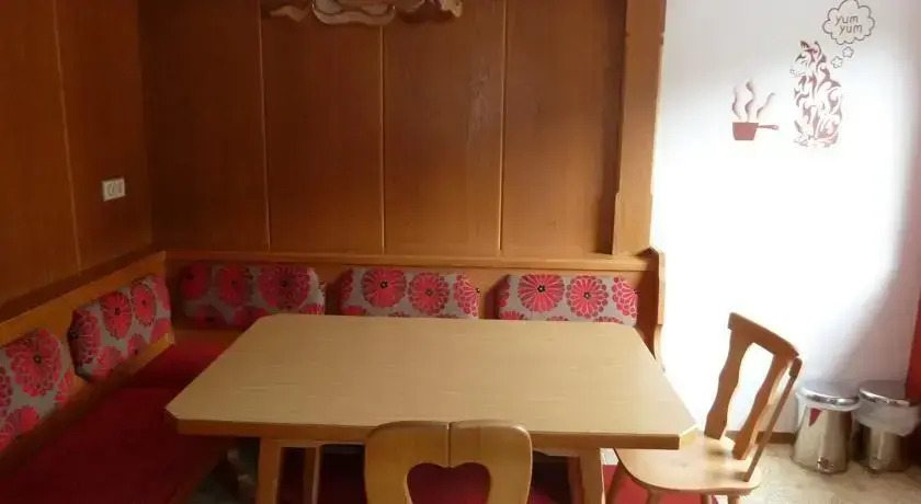 Alpking Hostel