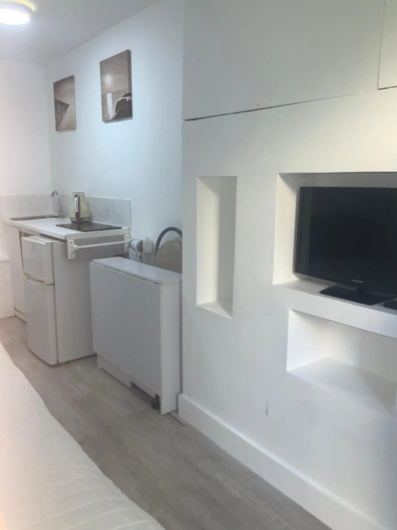 Self Contained Rooms in Central Torquay