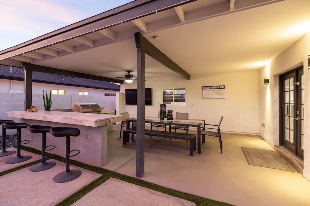 Scottsdale East Osborn 4 Bedroom Home by RedAwning, Scottsdale