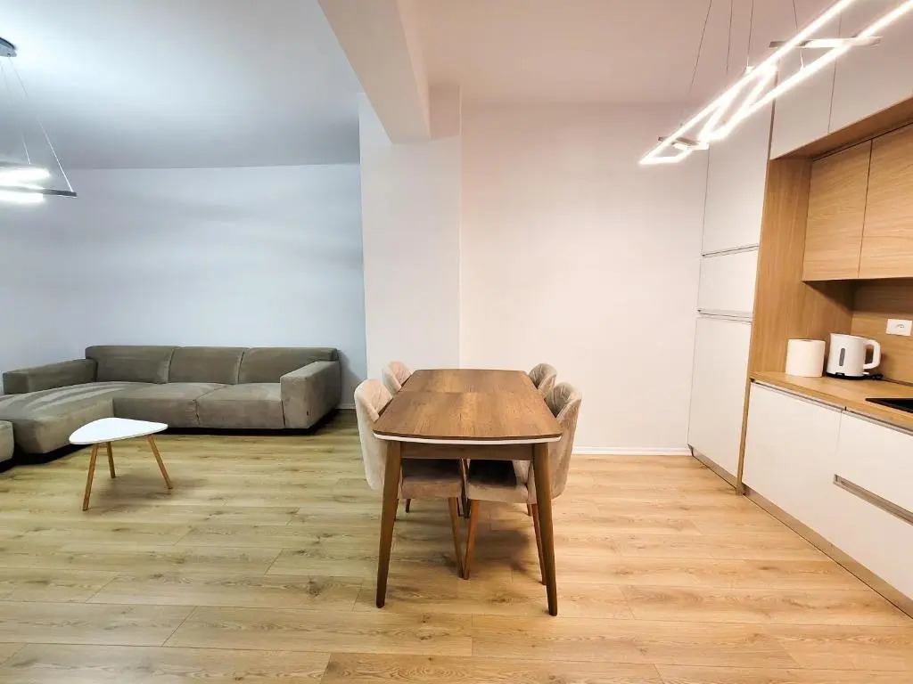 Boulevard 2 BR Apartment