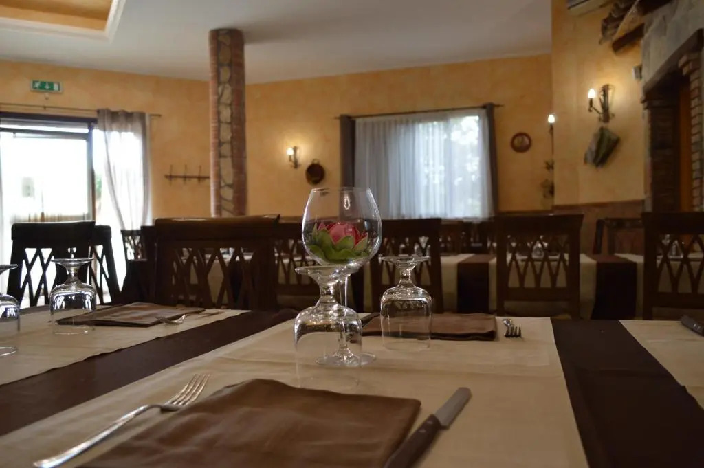La Dolce Vita - B&B con Piscina Regalbuto - Lago Pozzillo