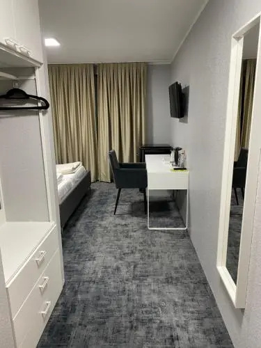 Hotel Deluxe