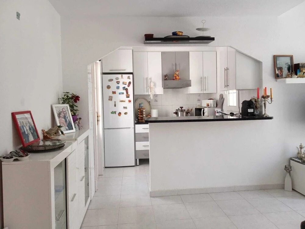 A Quiet House in the Neighborhood of Urbanizacion Torrealmendros