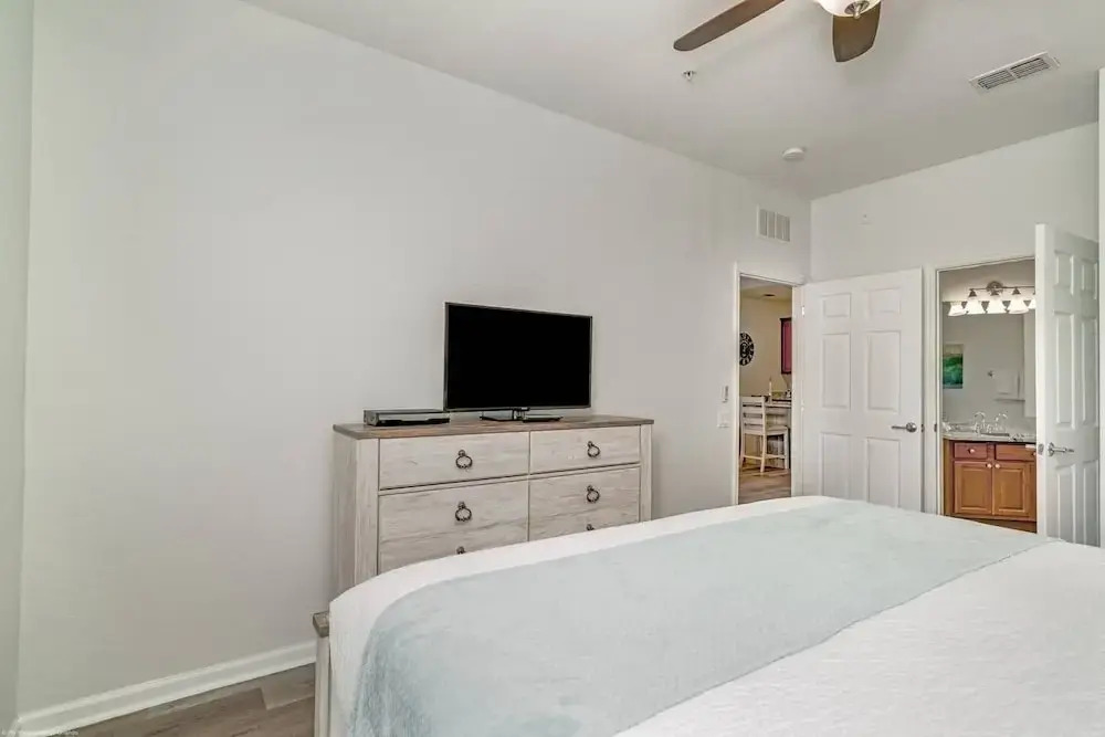 Roomy and Modern 3bd/2ba Home With Balcony #3vc201