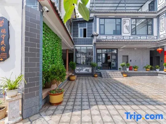 Ruining Snow Mountain View Homestay (Lijiang Sanyi Airport)