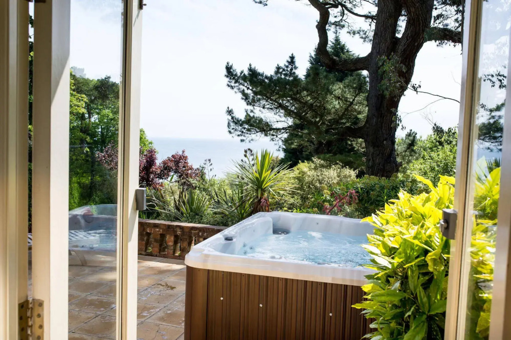 Orestone Manor Hotel