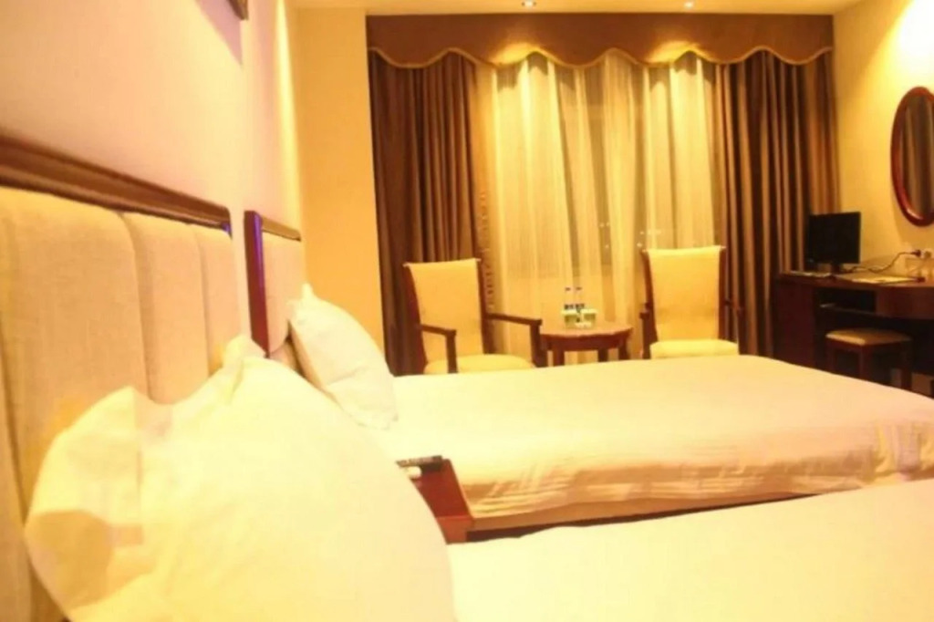 GreenTree Inn Guangzhou Chimelong Paradise Yuangang Metro Station Hotel