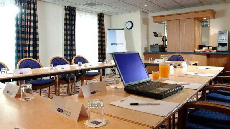 Holiday Inn Express Gloucester South M5 Jct12