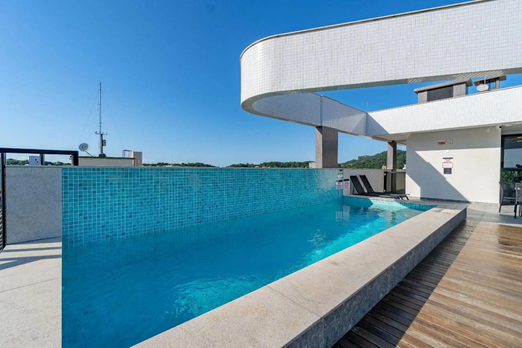 AION suítes 305 - Compacto e luxuoso loft duplex - Rooftop com piscina e academia - À poucos passos da praia