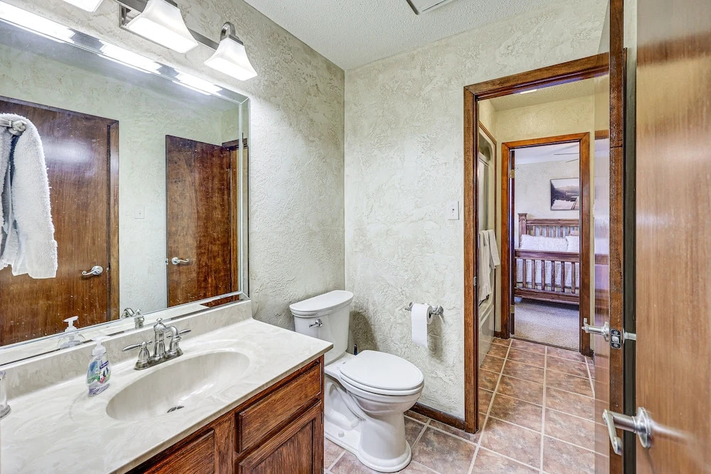 Hot Springs Resort Condo ~ 7 Mi to Bathhouse Row!