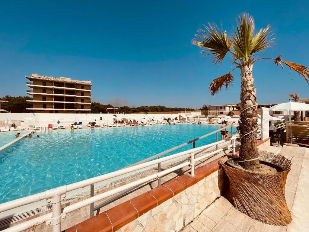 Demetra Seafront Apartment - Parking & Pool