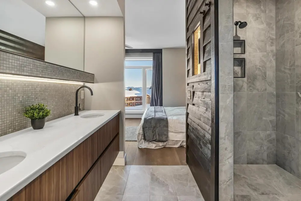 Chalet Monashee - Brand New High-End Property with Amazing Views