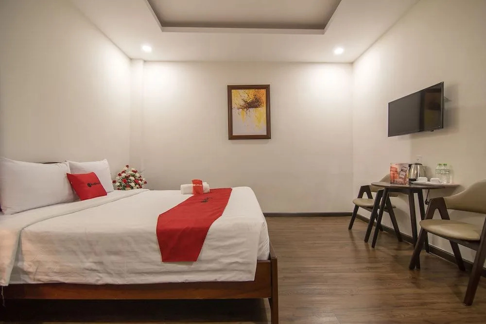 RedDoorz Premium near Bai Sau