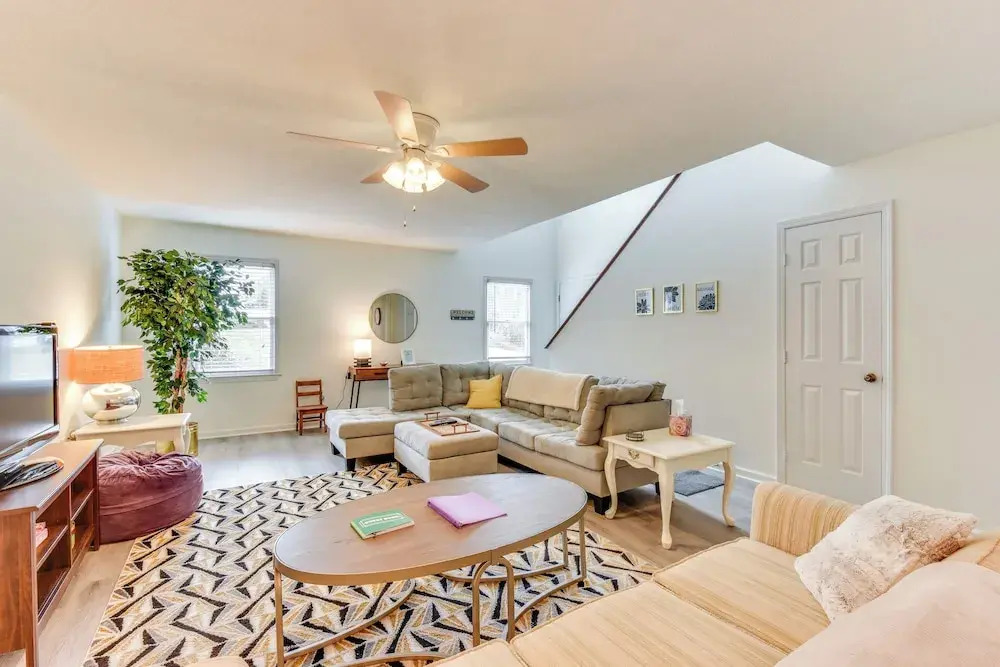 Charming Seneca Home - 3 Mi to Memorial Stadium!