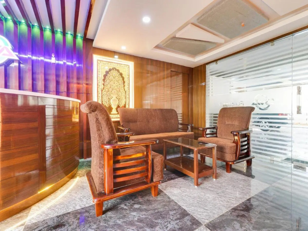 Townhouse OAK Hotel SVA