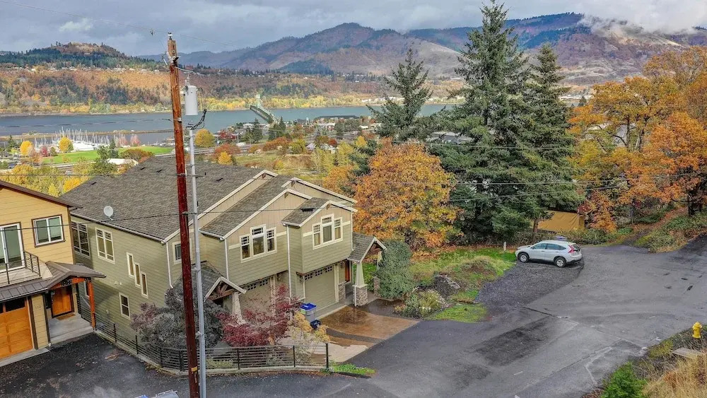 Bridge View Loft 3 Bedroom Condo by RedAwning