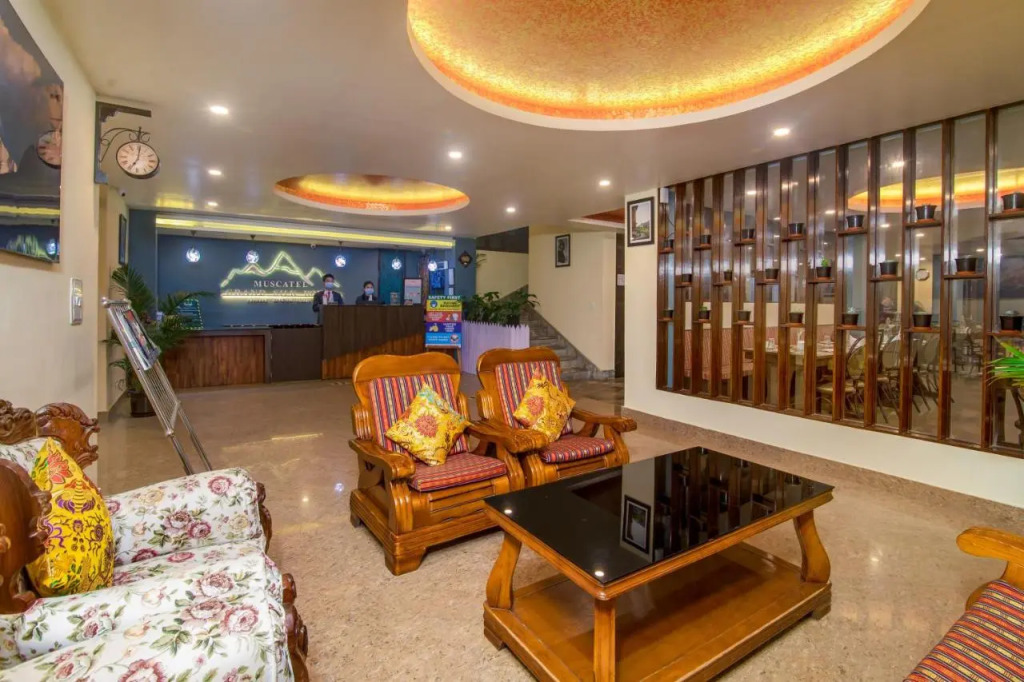 Muscatel Grand Silkroute - 300 Mts from MG Marg