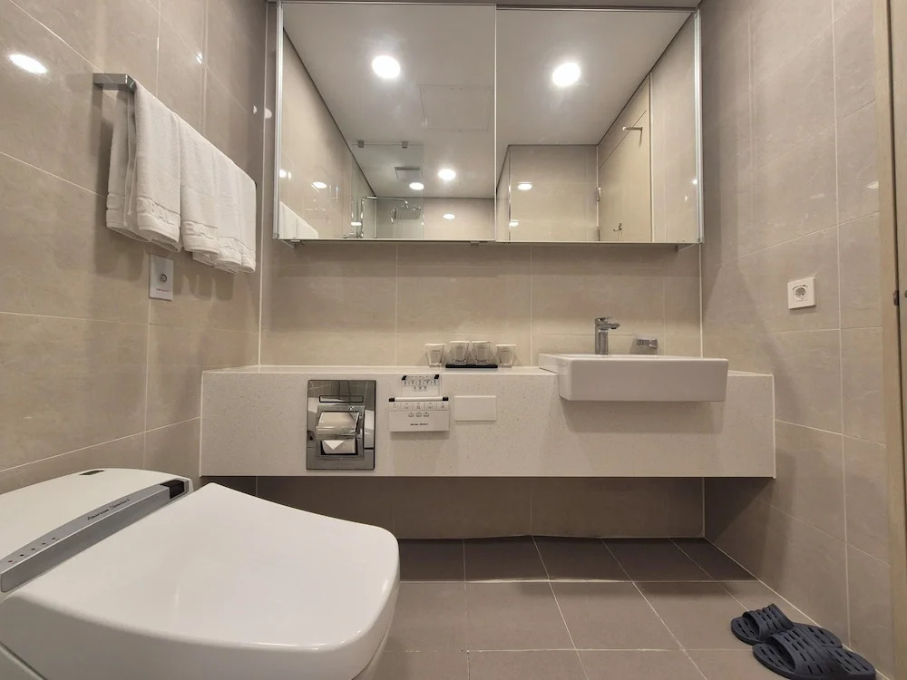 Incheon Airport Global Hotel & Suites
