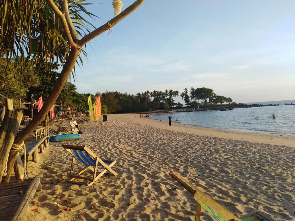 Lanta L.D. Beach Bungalow