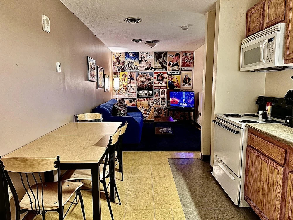7 Beds Explore Downtown Pittsburgh Large Groups