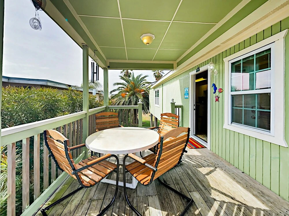 4121 Las Palmas Street Home by RedAwning