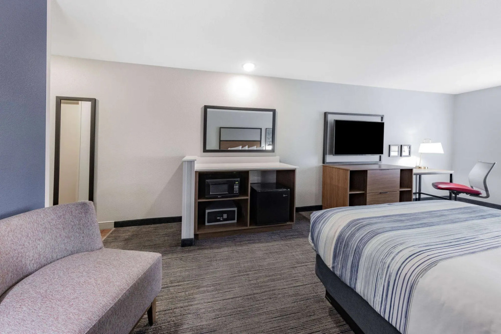 AmericInn by Wyndham International Falls