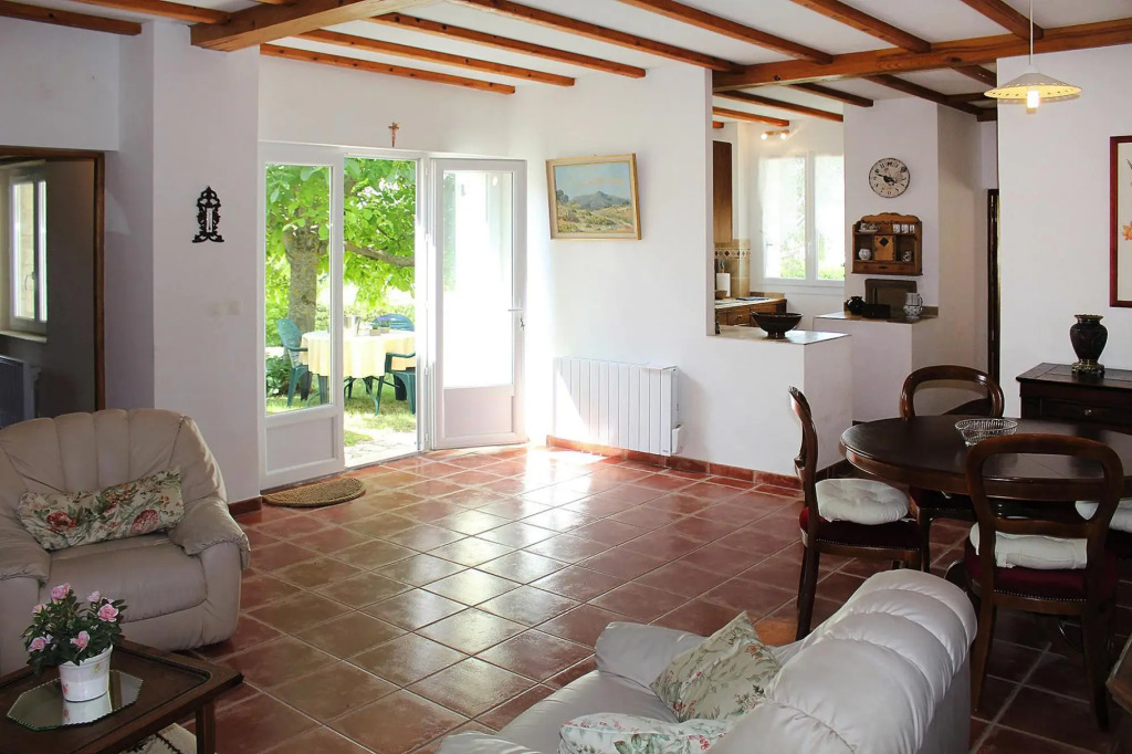 Charming holiday home with private garden, Revest-du-Bion