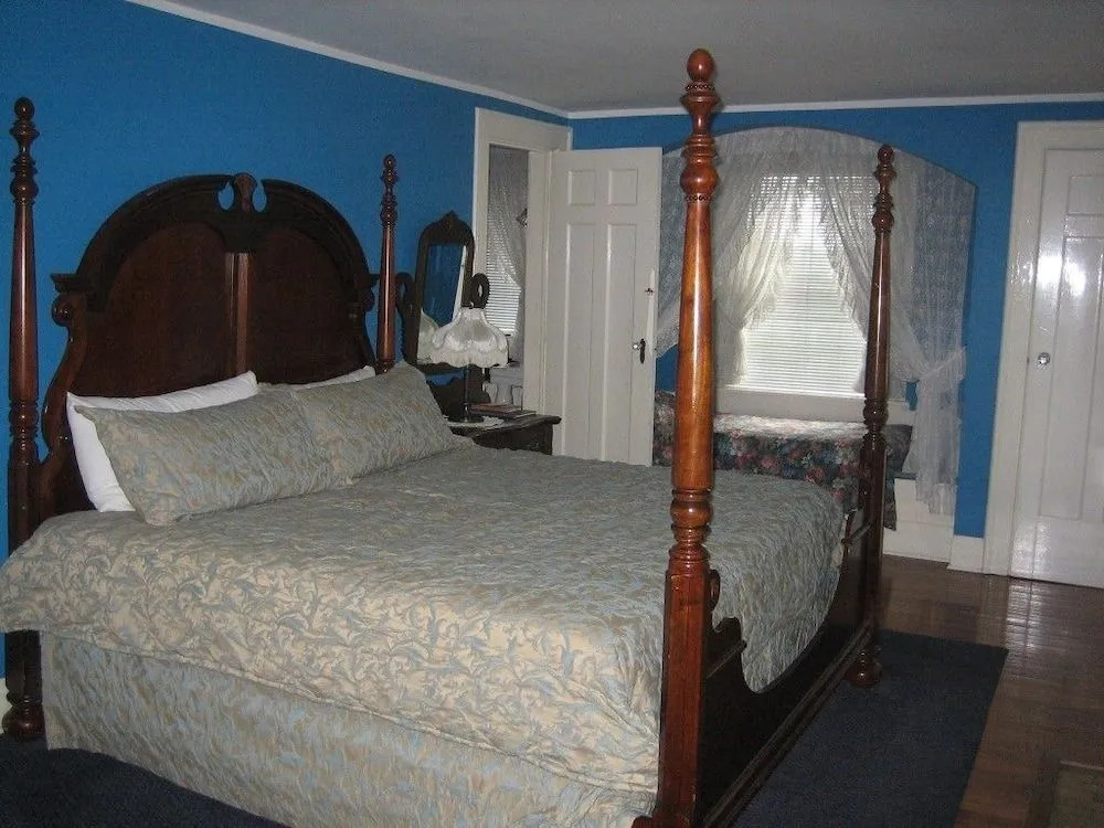 Chestnut Inn