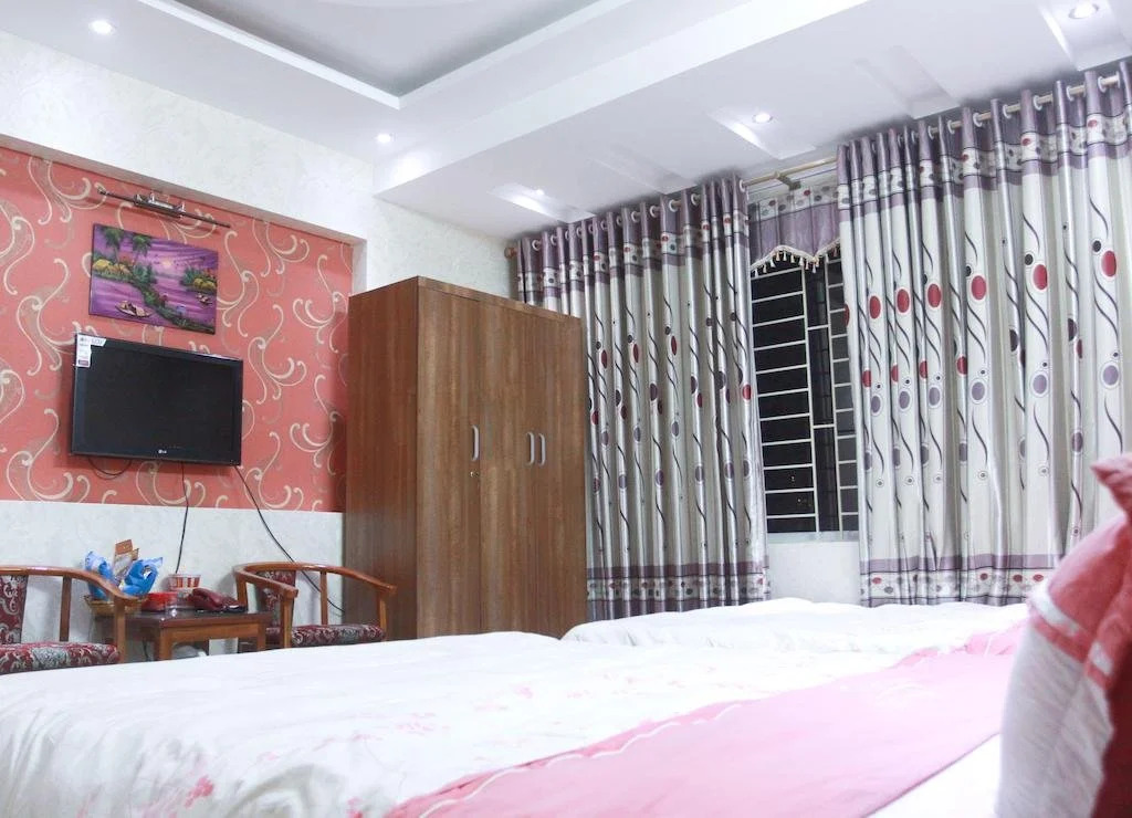 SPOT ON 693 Hoang Long Hotel