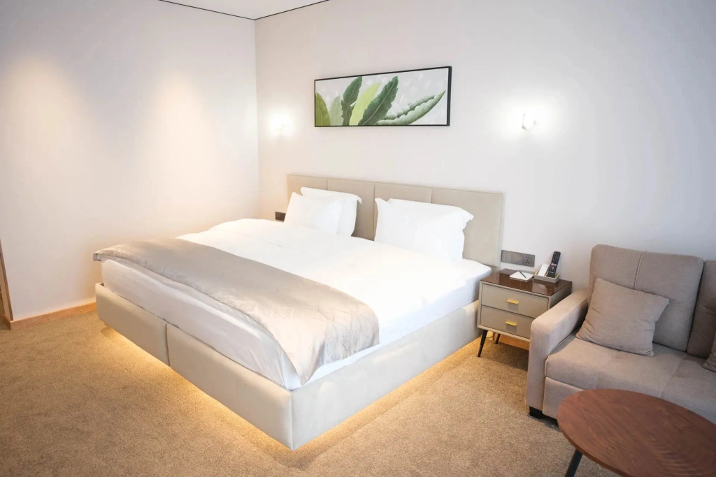 By Park Hotel