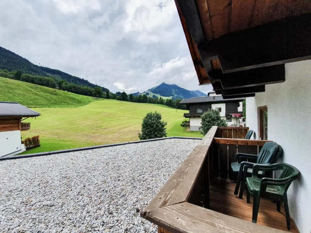 SKILL Mountain Lodge - Ski und Bike Hostel im Sommer mit JOKER CARD
