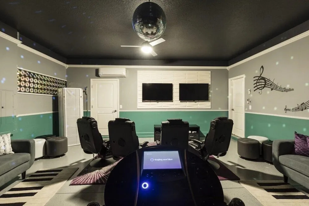 Champions Gate 9048 - Eight Bedroom Pool Home