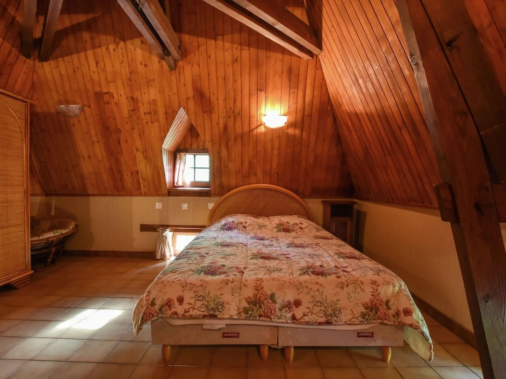 Romantic Holiday Home in Dégagnac With Large Garden in Historical Surroundings