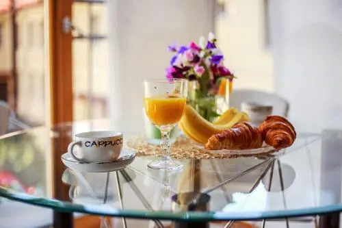Cozy & Comfy Old Town Apartment With Balcony
