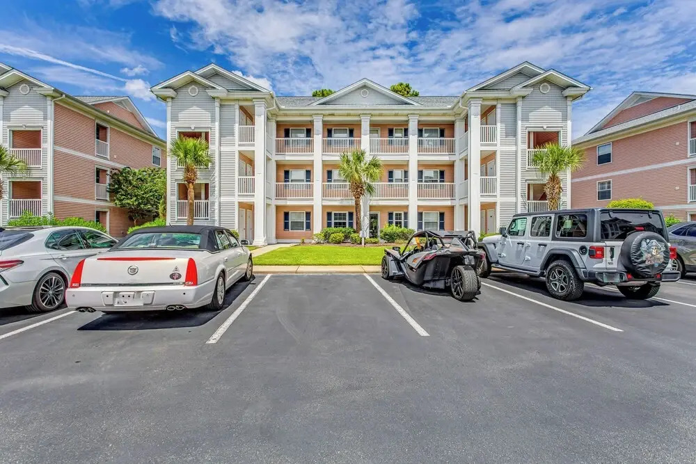 Screened Porch & Community Perks: Myrtle Beach Gem