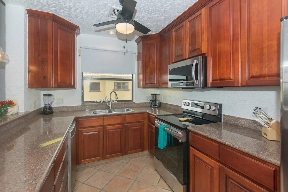 Pineapple Villa 442 condo