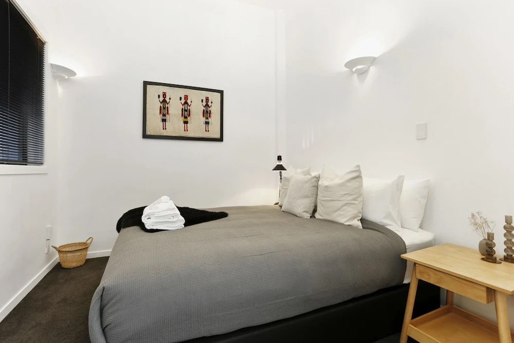 Gorgeous Designer 2 Bedroom in CBD