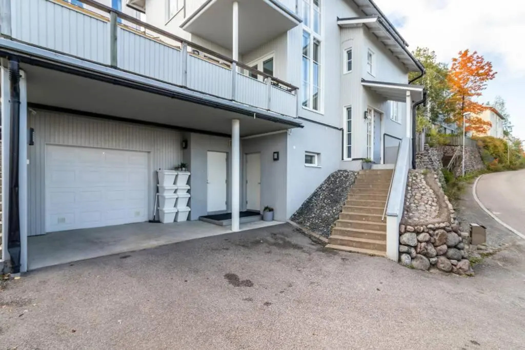 Villa Rajaportti Loft House-Sleeps 14-Lake Views-Sauna Capital-Front Yard Parking-Electric Vehicle