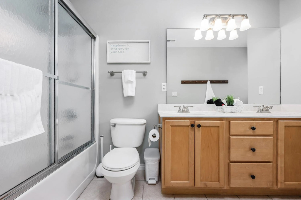 Private Beach Access, Fenced Yard & Pet Friendly, Cabana Life Beach House