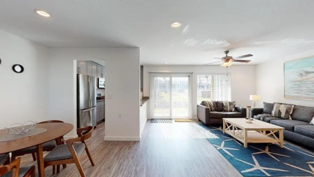 AH-H130 Newly Remodeled Ground Floor Condo, Close to PoolHot Tub
