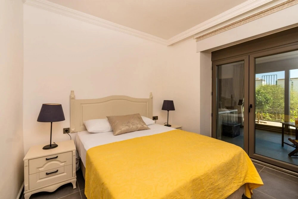 Lovely Flat 300 m to Beach With Shared Pool in Kas