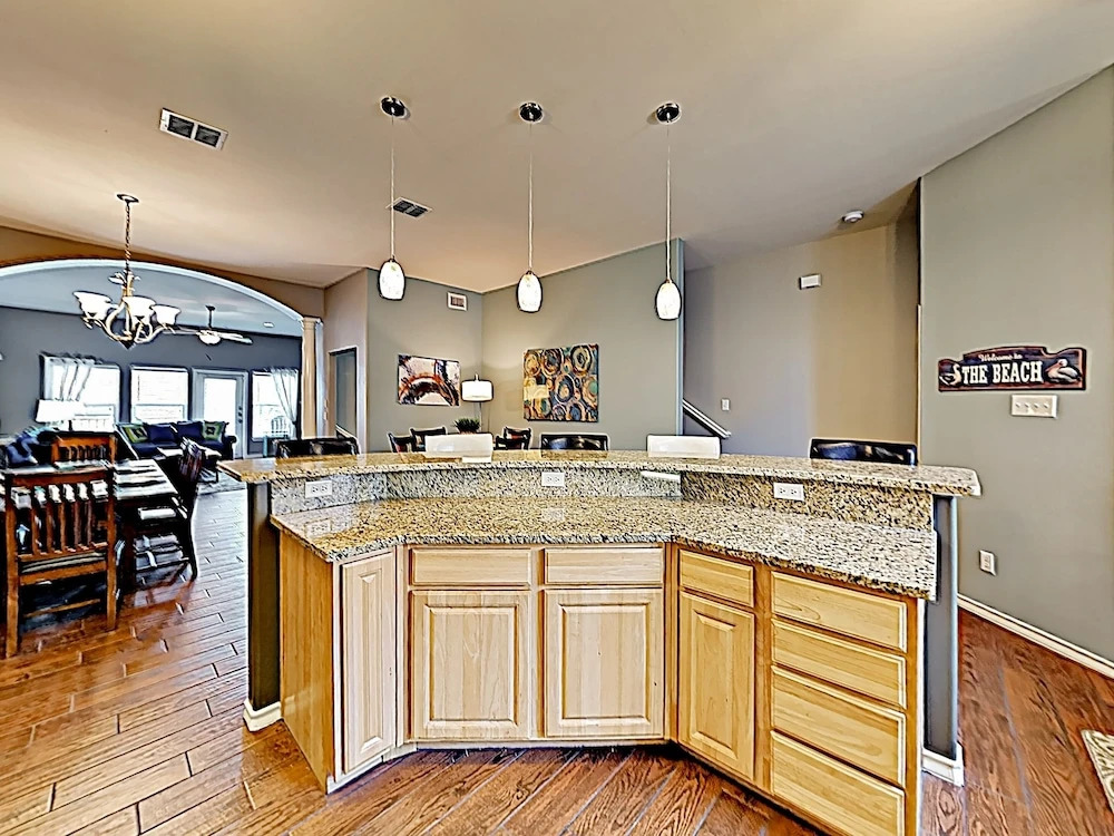 New Listing! Coastal Escape W/ Pool, 200 To Beach 4 Bedroom Townhouse