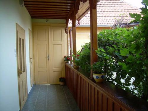 Méz Apartman