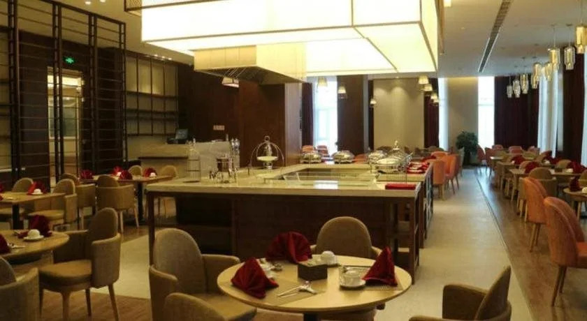 Ruijing New Hualian Hotel