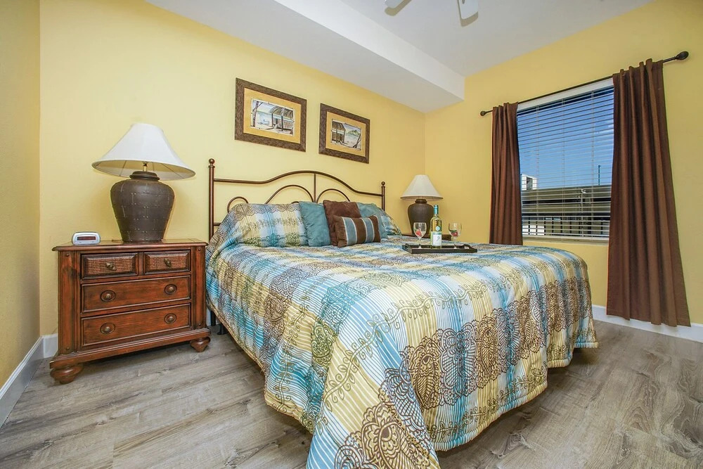Tidewater 313 213334 by RedAwning