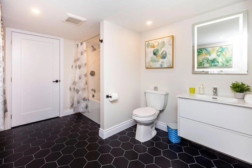 Prime Location - Upscale 1BR Apt With King Bed - Steps From Byward Market
