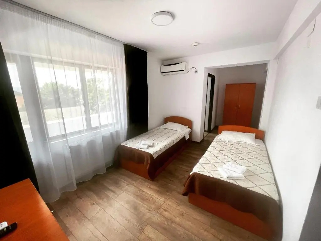 Hotel Tata Si Fii